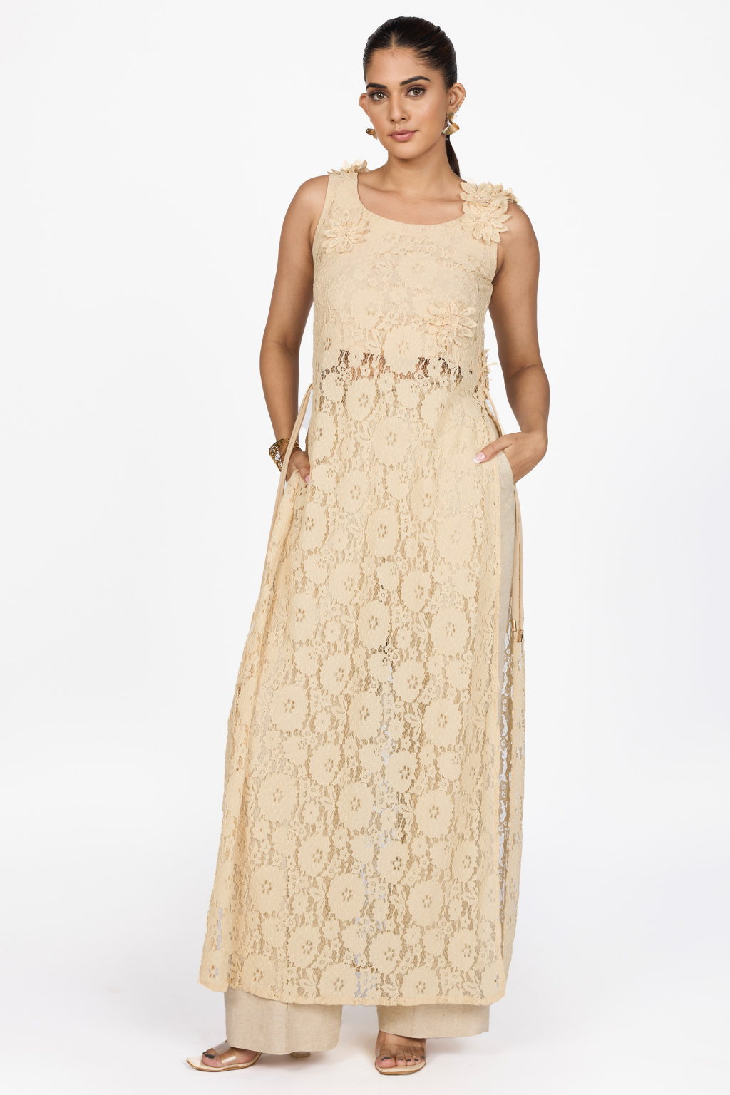 SLEEVELESS LACE MAXI DRESS